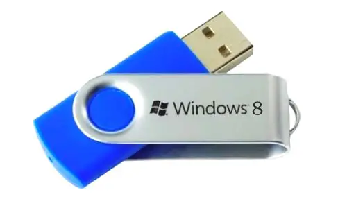 Установите Windows 8 с USB-накопителя с помощью установщика Microsoft.
